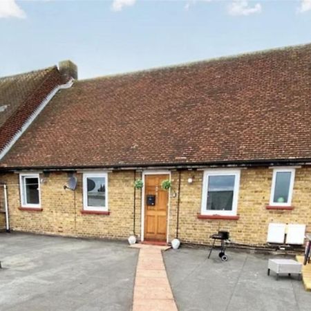 4 Bedroom Property Which Sleeps 8 Very Close To The Harry Potter Studio And Watford Junction エクステリア 写真