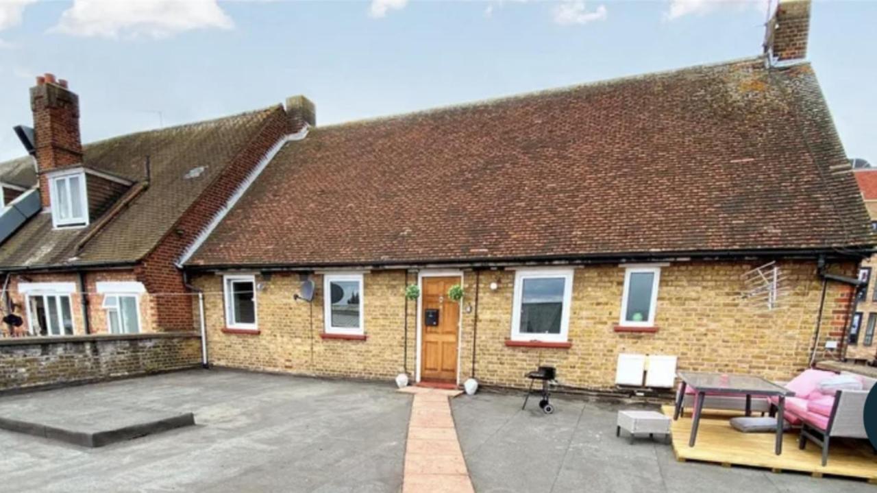 4 Bedroom Property Which Sleeps 8 Very Close To The Harry Potter Studio And Watford Junction エクステリア 写真